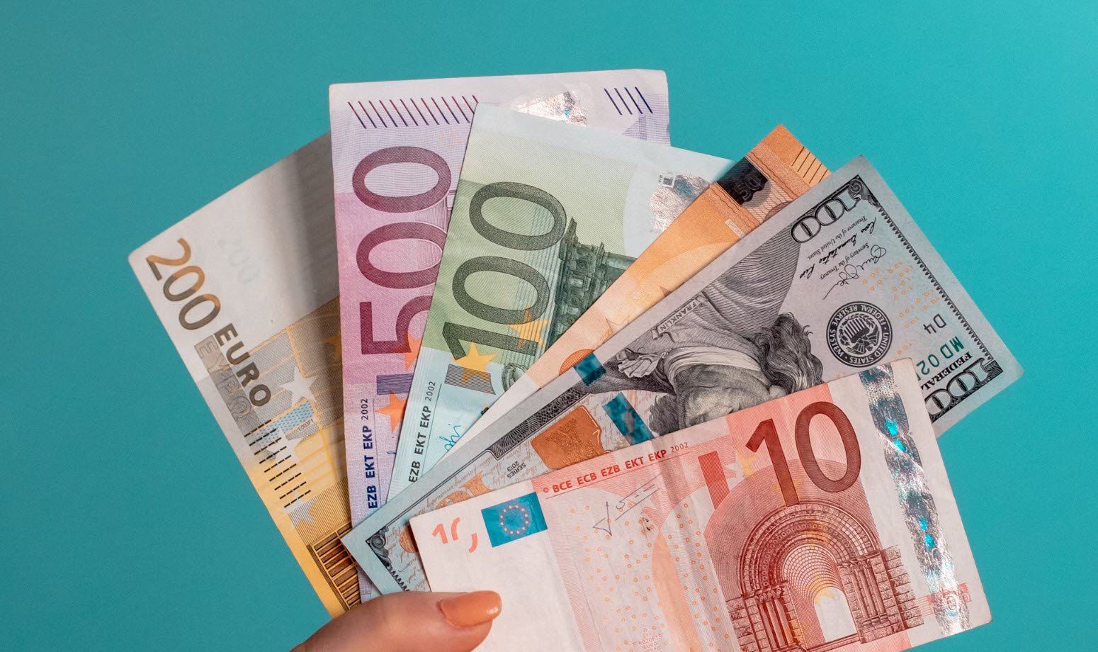 Top 10 Currency Exchange Tips for International Travelers